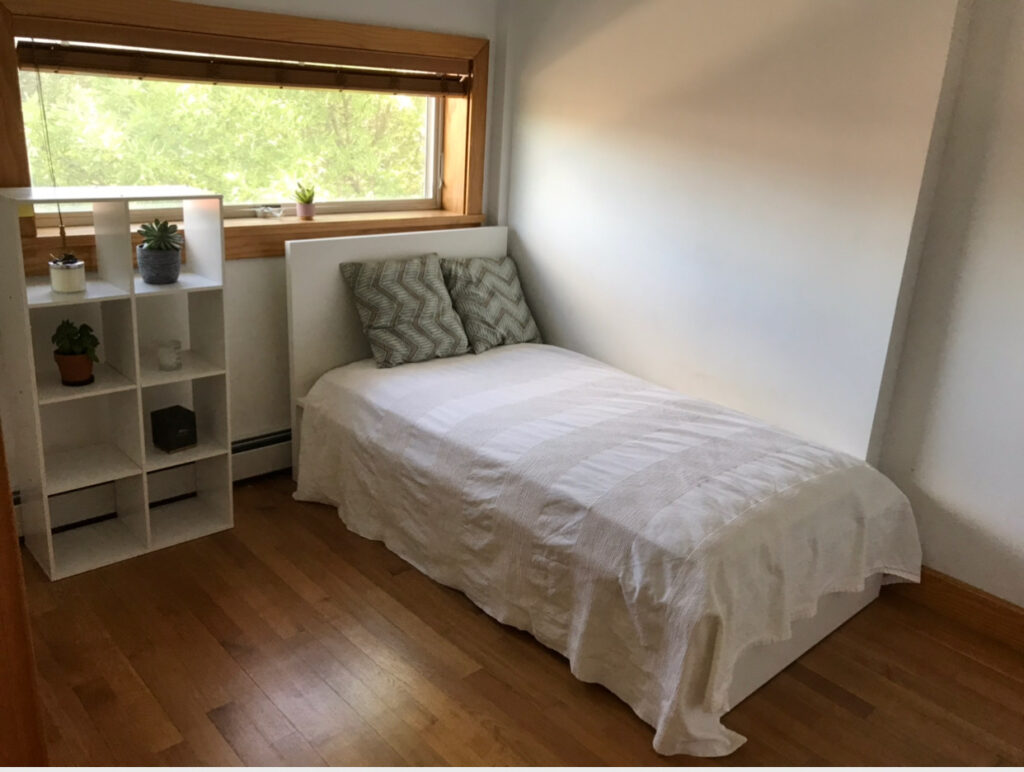 家具・洗濯機・乾燥機付き!駅から3分の日当たりの良いお部屋 $800【女性希望】